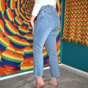 FRAYED ANKLE HIGH WAISTED JEANS